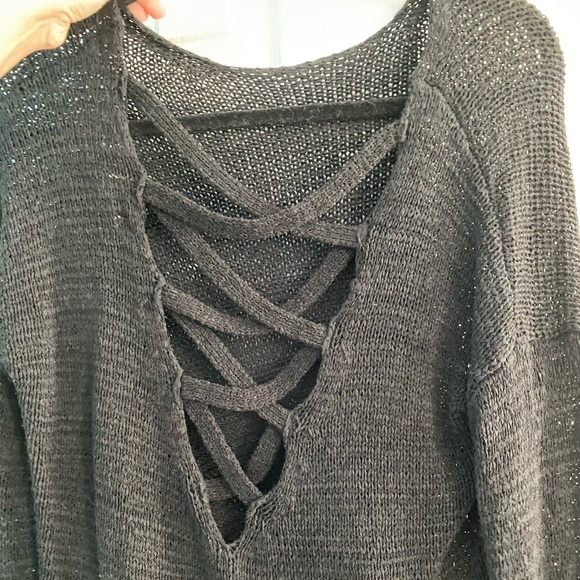 Plain black cozy sweater with cross back - Picture 3 of 4